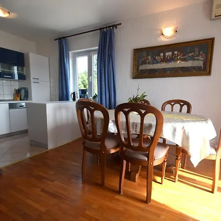 Matea Apartment Krk Town